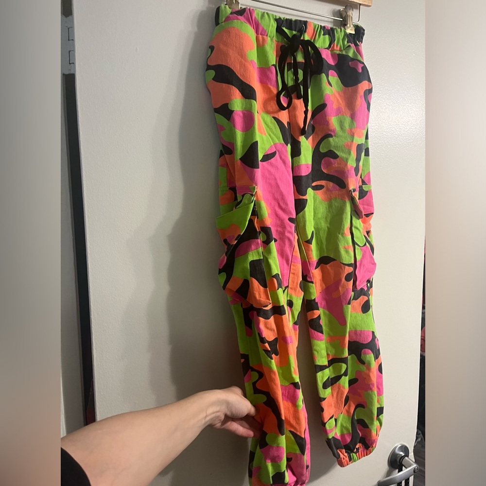 Y2K!!! Neon Camouflage Cropped Ankle Scrunch Pants